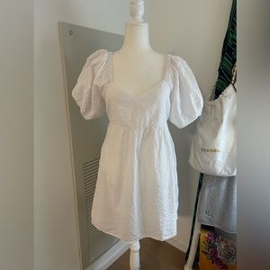 Old navy white sundress with pockets size small